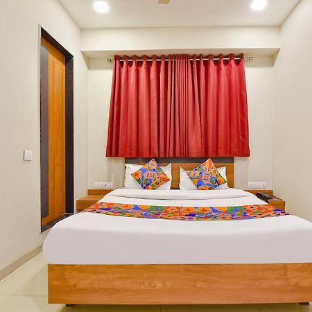 Fabhotel Happinex Сурат Экстерьер фото