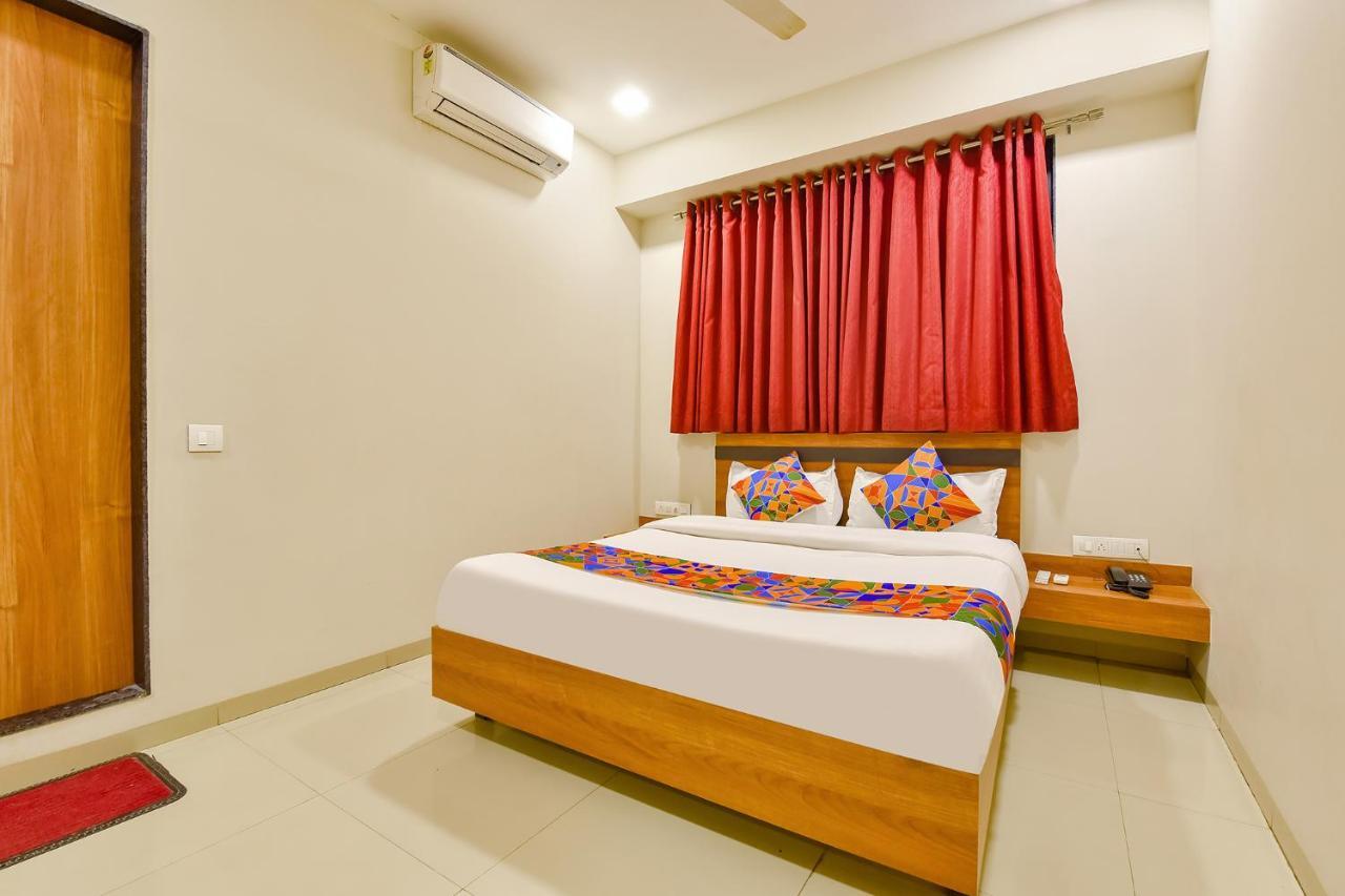 Fabhotel Happinex Сурат Экстерьер фото