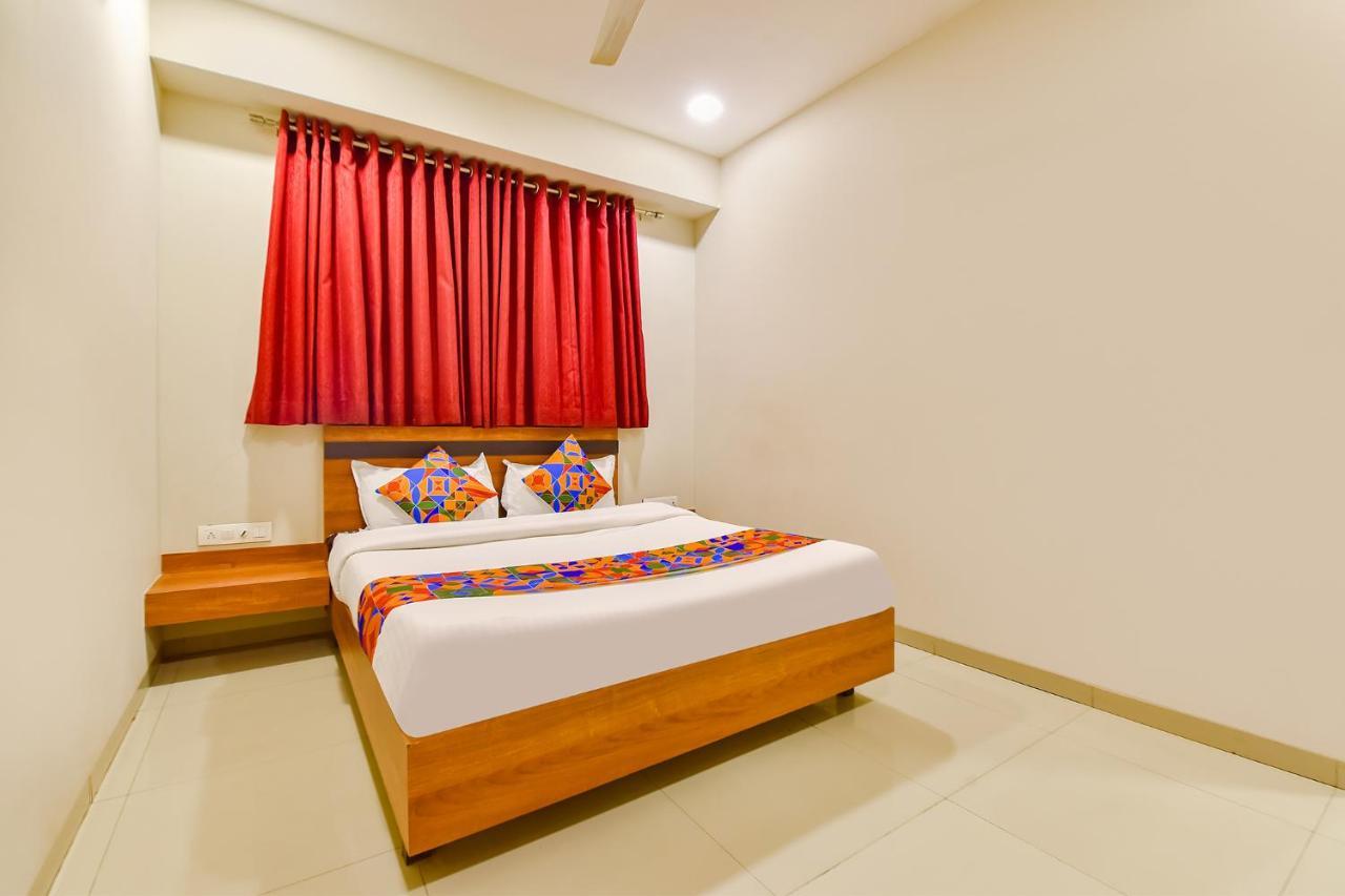 Fabhotel Happinex Сурат Экстерьер фото