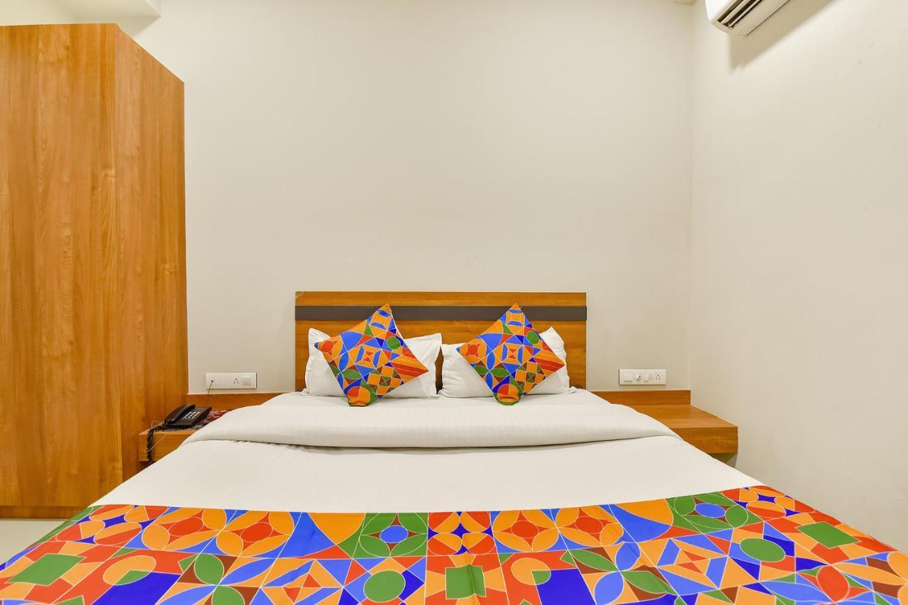Fabhotel Happinex Сурат Экстерьер фото