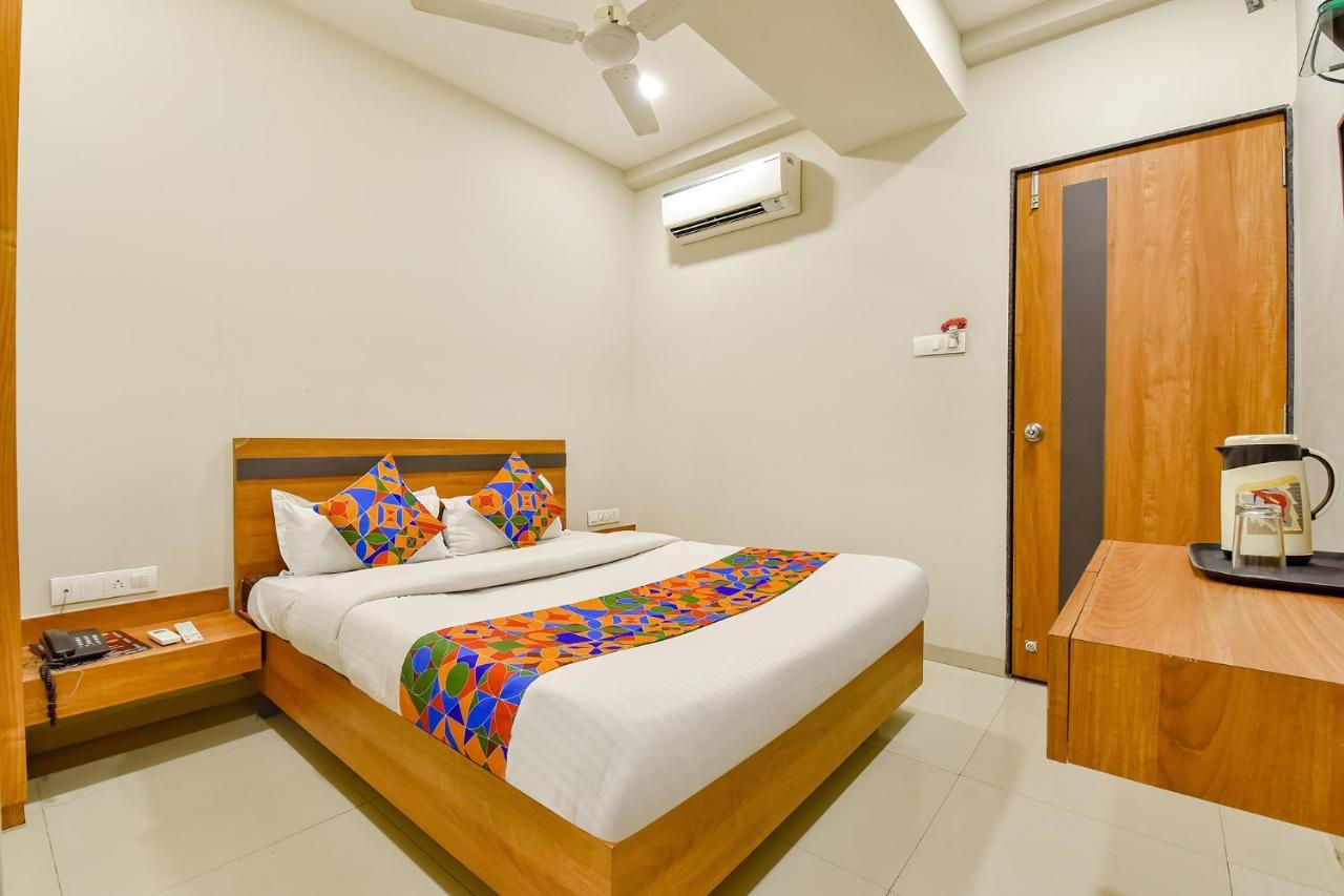 Fabhotel Happinex Сурат Экстерьер фото