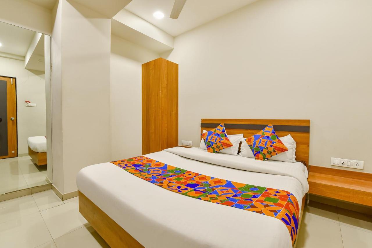 Fabhotel Happinex Сурат Экстерьер фото