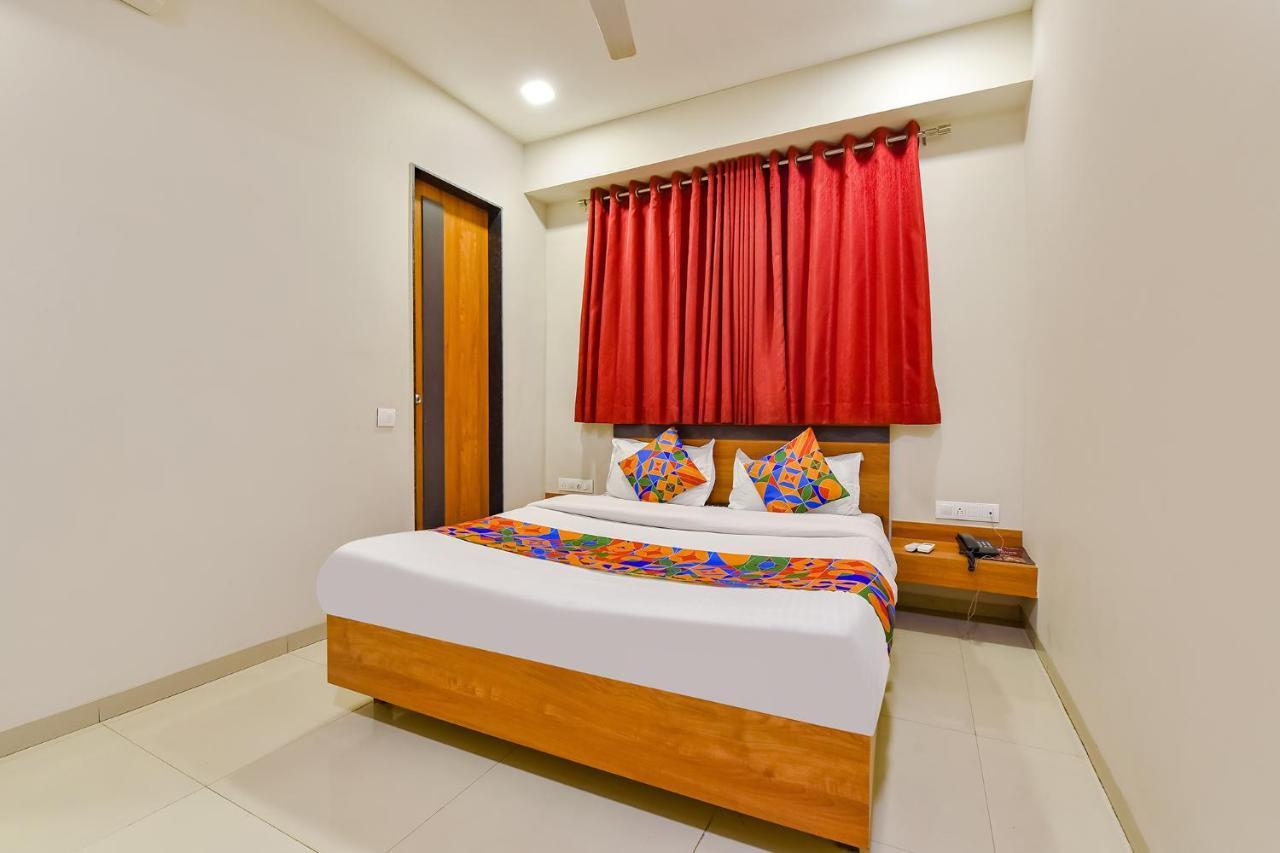 Fabhotel Happinex Сурат Экстерьер фото